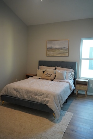2 bedrooms, iron/ironing board, WiFi, bed sheets - Modern 2-Bedroom, 2-Bathroom Apartment - Brand New in the Heart of Weslaco (Weslaco)