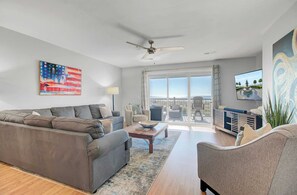 Interior - Beachfront 3bdr Condo w/ Pool & Deck Ocean Views Ocean Blvd #102 by Avantstay (Isle of Palms)