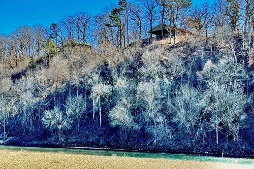 Buffalo Cabin Gorgeous Illinois River view