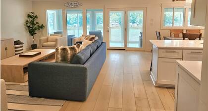 Spacious 5-bedroom water front house on Badin Lake, New London NC, SLEEPS 18