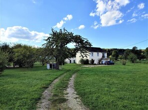 Property grounds - Gîtes de France® - La Maison du Mesnil (LE MESNIL SOUS JUMIEGES)