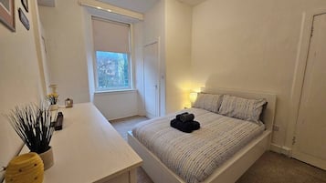 2 bedrooms, iron/ironing board, WiFi, bed sheets