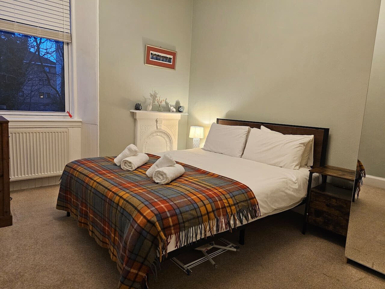 2 habitaciones, tabla de planchar con plancha, wifi y ropa de cama 