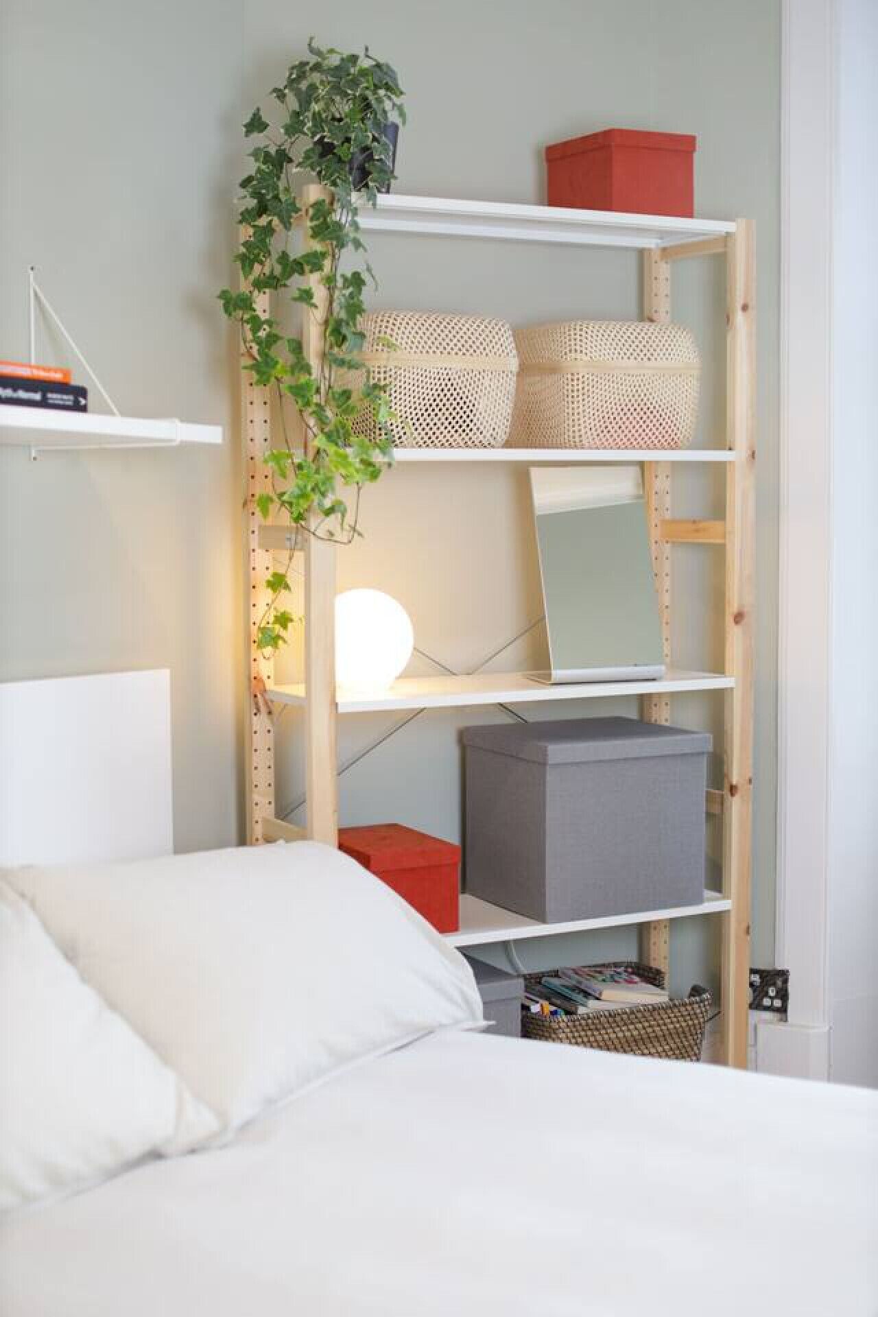 Silitysrauta/-lauta, Wi-Fi, vuodevaatteet