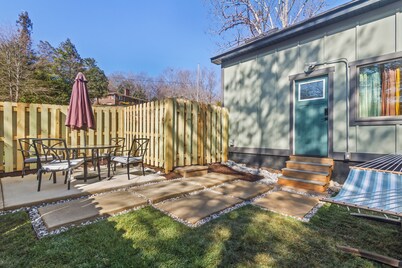 Secluded Tiny Home in Exclusive Paris Mountain!