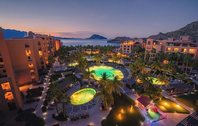 Luxury 2BR Penthouse in Loreto with Stunning Views & Golf Paradise