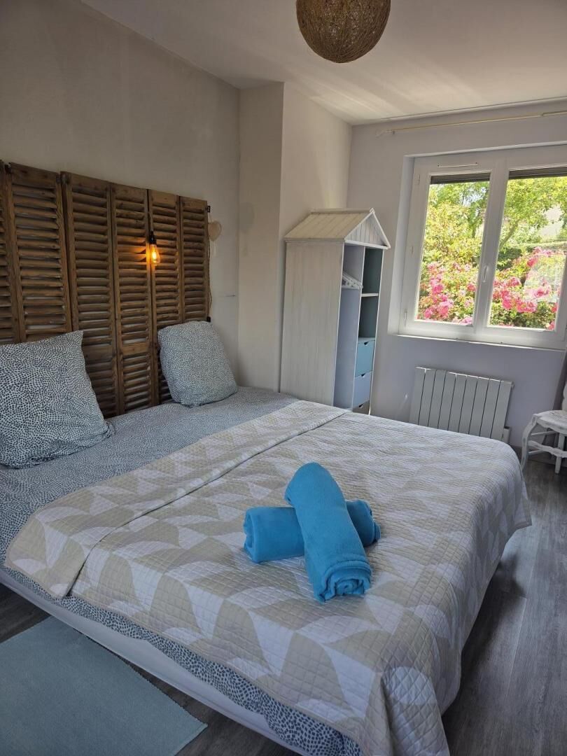 2 bedrooms, travel cot, free WiFi