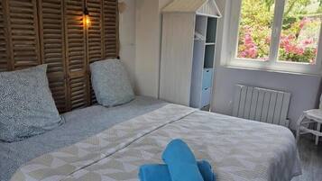 2 bedrooms, travel cot, free WiFi