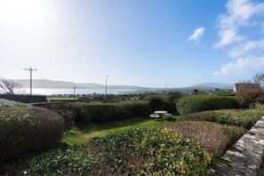 Property grounds - The White House - Overlooking Dingle Bay (Dingle)