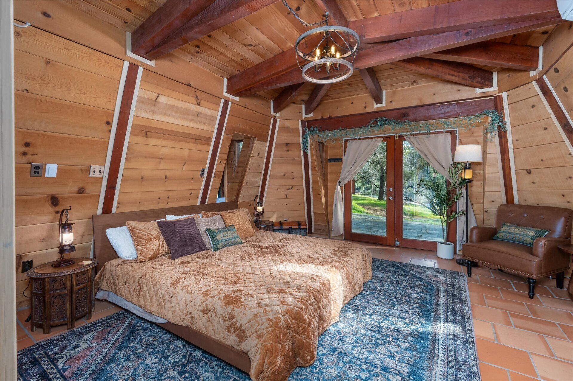 2 bedrooms, WiFi (free), bed sheets