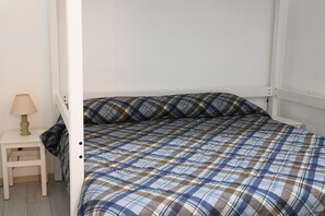 1 bedroom, bed sheets - P052 - Porto Recanati, new two-room apartment close to the sea (Porto Recanati)