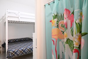 1 bedroom, bed sheets