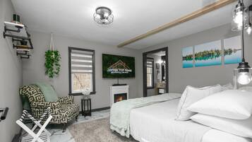 4 bedrooms, desk, iron/ironing board, WiFi