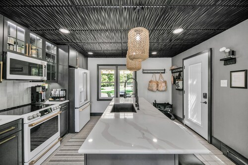 Secluded Retreat, Hot Tub, Fire Pit, Wildlife Views, Near New Buffalo Beach!