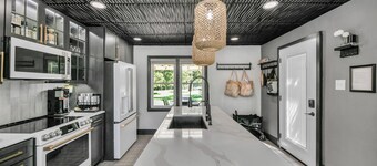 Secluded Retreat, Hot Tub, Fire Pit, Wildlife Views, Near New Buffalo Beach!