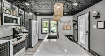 Secluded Retreat, Hot Tub, Fire Pit, Wildlife Views, Near New Buffalo Beach!