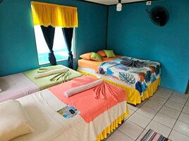 Classic Room | Laptop workspace, free WiFi