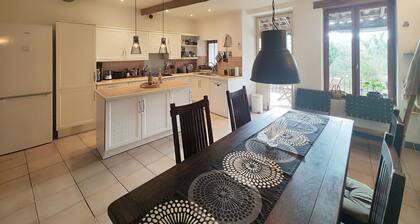 Belle maison à Hérépian avec Wi-Fi