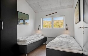 3 bedrooms, free WiFi - Beautiful home in Hvide Sande with sauna (Hvide Sande)