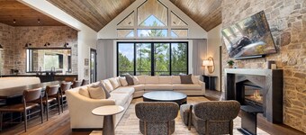 New Lux Cabin! 5500sf / GolfSim / MoviTheatr / HotTub / 4KingStes / Gym&Billiard