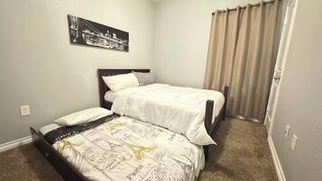 3 soveværelser, skrivebord, strygejern/strygebræt, gratis Wi-Fi