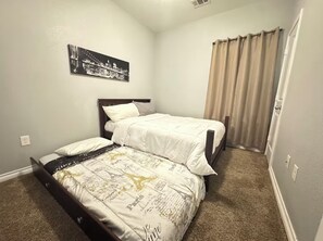 3 bedrooms, desk, iron/ironing board, free WiFi