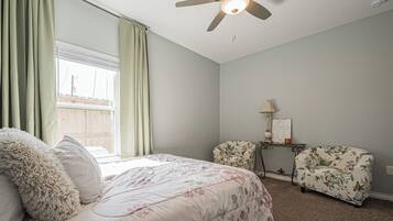 3 bedrooms, desk, iron/ironing board, free WiFi