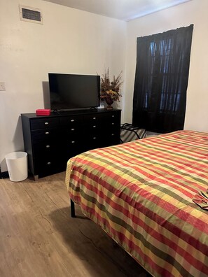 3 chambres, bureau, Wi-Fi gratuit, draps fournis