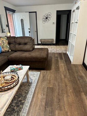 TV connectée, cheminée, espaces bureaux