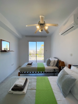 3 habitaciones, insonorización y tabla de planchar con plancha 