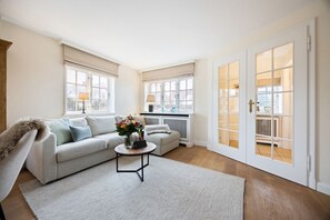 Televisión y chimenea 