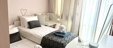 2 bedrooms, iron/ironing board, free WiFi, bed sheets