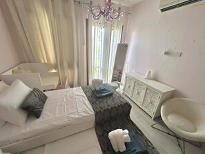 2 室のベッドルーム、アイロン / アイロン台、WiFi (無料)、ベッドシーツ