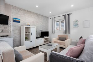 TV - Holiday Home 'Chocolate' with Private Pool, Wi-Fi and Air Conditioning (Chiclana de la Frontera)