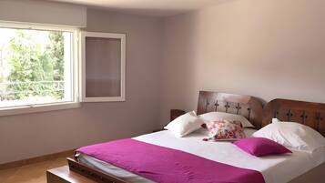 2 makuuhuonetta, silitysrauta/-lauta, ilmainen Wi-Fi, vuodevaatteet