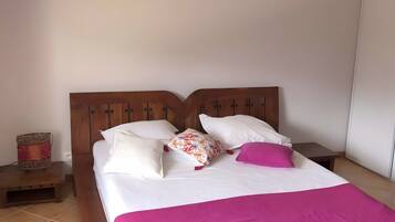 2 bedrooms, iron/ironing board, free WiFi, bed sheets