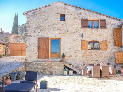 Belle maison en pierre à Orsan, Gard, piscine privée, animaux admis (2).