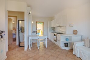 Frigorifero, forno, piano cottura, pentole/stoviglie/utensili