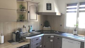 Réfrigérateur, micro-ondes, four, lave-vaisselle