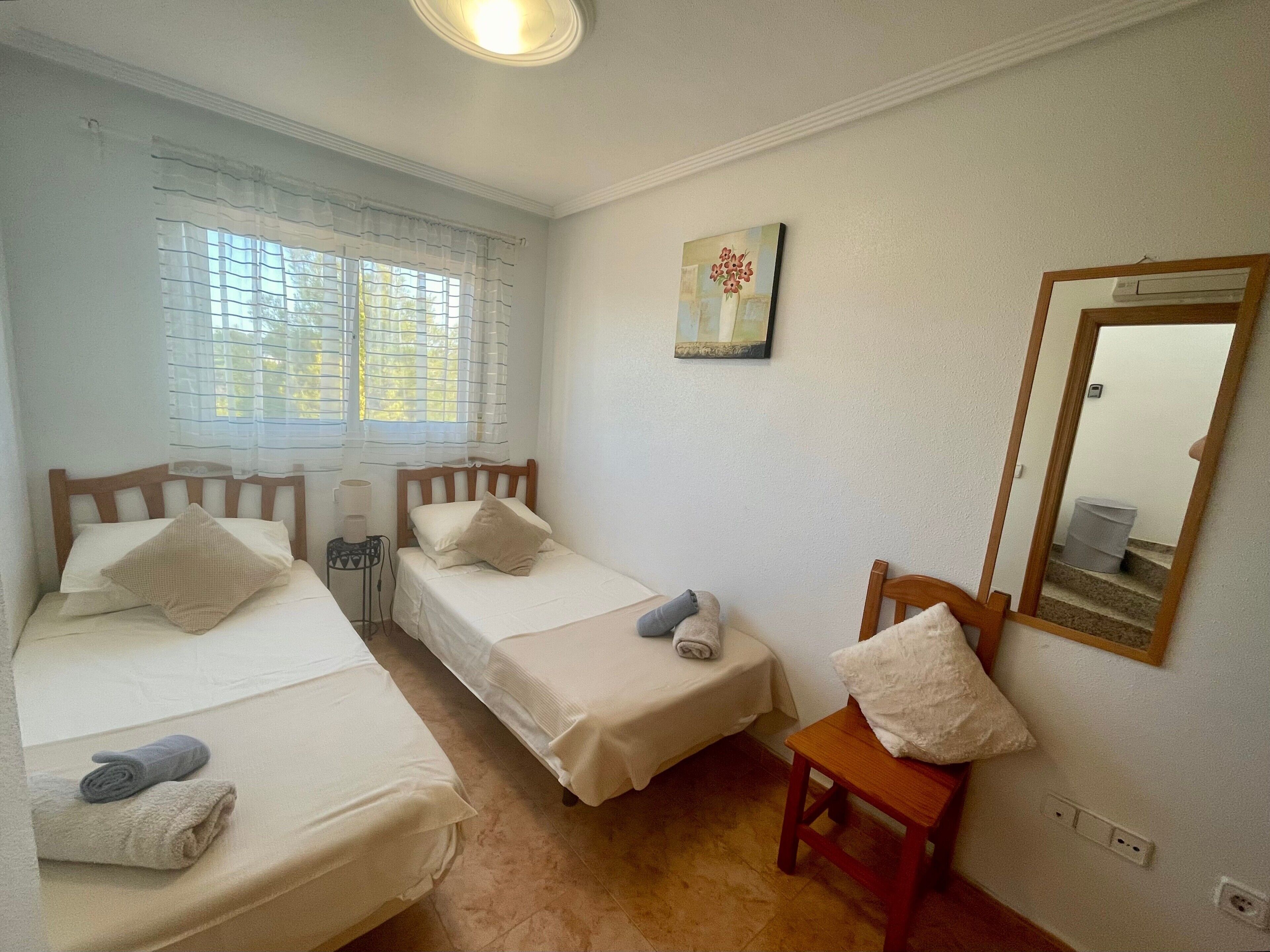 3 chambres, fer et planche à repasser, Wi-Fi gratuit, draps fournis