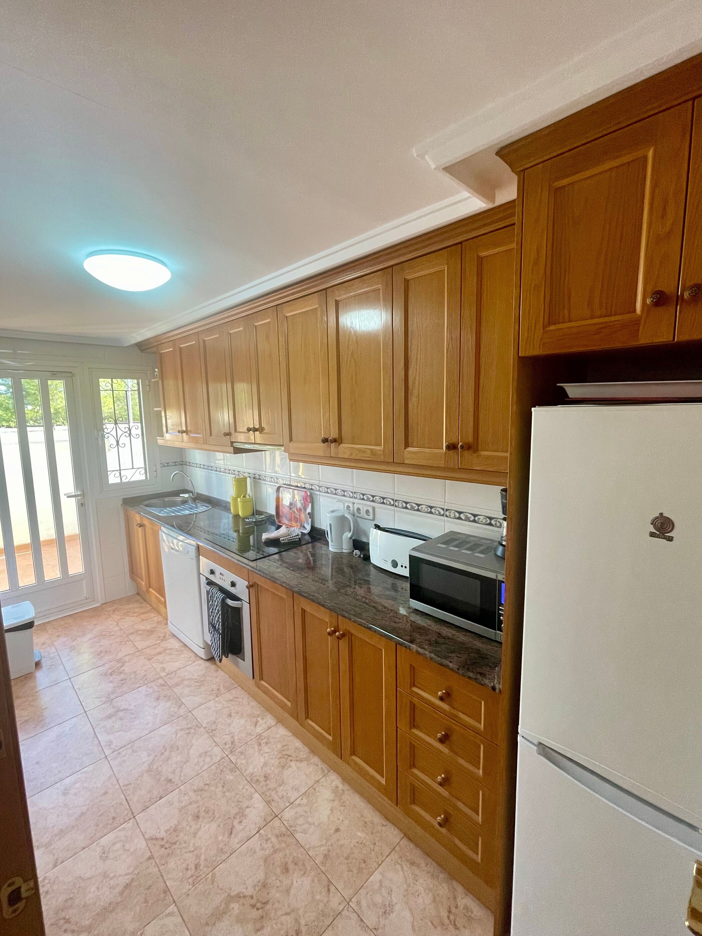 Kühlschrank, Ofen, Herdplatte, Geschirrspüler
