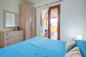 1 bedroom, bed sheets