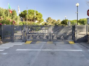 المنطقة المحيطة بالمنشأة