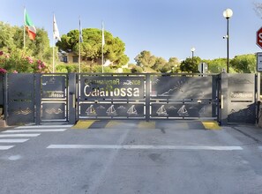 Property grounds - Apartment 'Costarossa 2208' with Sea View, Private Terrace and Air Conditioning (isola rossa)