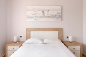 2 bedrooms, iron/ironing board, bed sheets