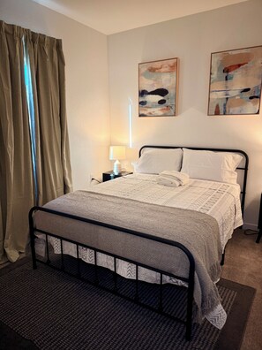 2 chambres, fer et planche à repasser, accès au Wi-Fi (inclus)