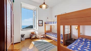 1 bedroom, bed sheets