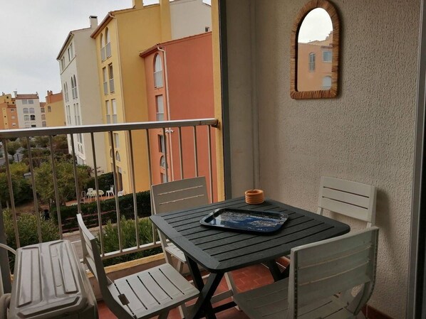 Outdoor dining - 1 Bed apartment at the foot of l'Ile des Loisirs (CAP D AGDE)