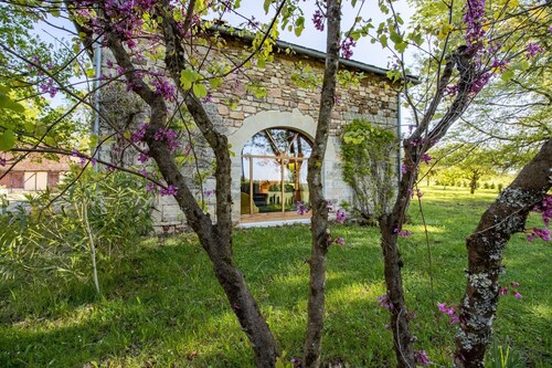 Les Granges de la Machardie – Cottage in Dordogne with Pool and Tennis Court