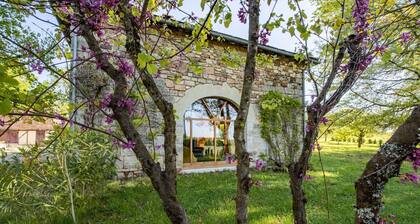 Les Granges de la Machardie – Cottage in Dordogne with Pool and Tennis Court